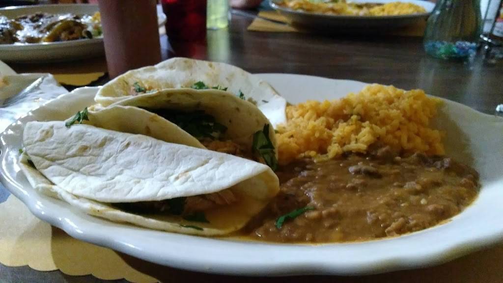 Mexican Village | restaurant | 3161 S 92nd St, Milwaukee, WI 53227, USA | 4148978008 OR +1 414-897-8008