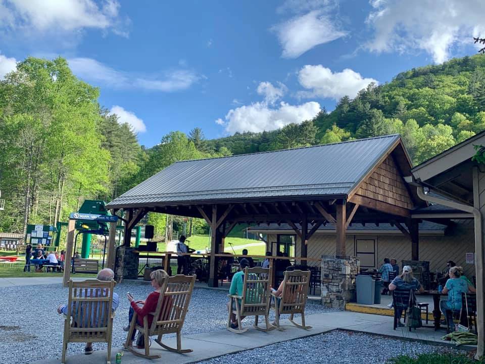 Slopeside Tavern | restaurant | 217 Sapphire Valley Rd, Sapphire, NC 28774, USA | 8287438655 OR +1 828-743-8655