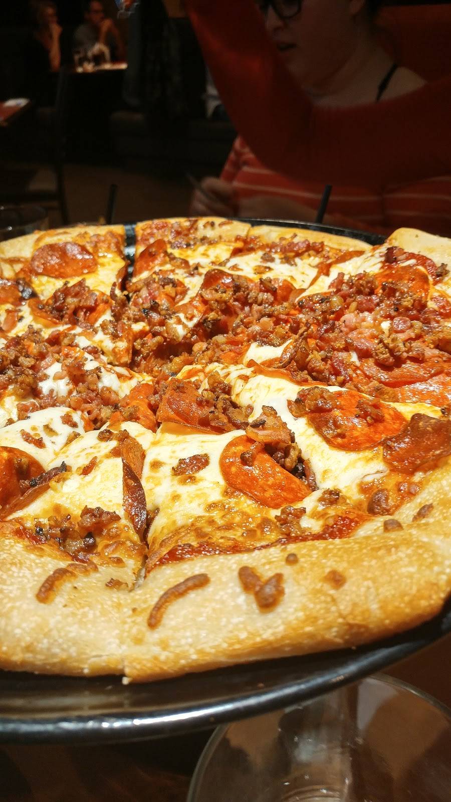 Boston Pizza | restaurant | 101 Boul Du, Boulevard Curé-Labelle, Sainte-Thérèse, QC J7E 2X6, Canada | 4504346060 OR +1 450-434-6060