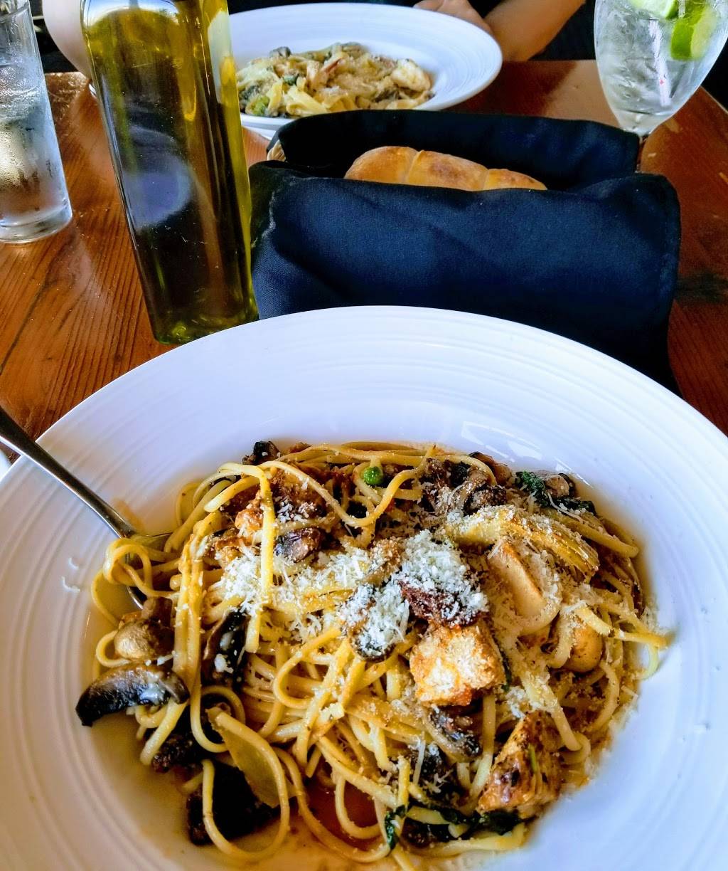 Pasta Pelican Restaurant | night club | 2455 Mariner Square Dr, Alameda, CA 94501, USA | 5108647427 OR +1 510-864-7427