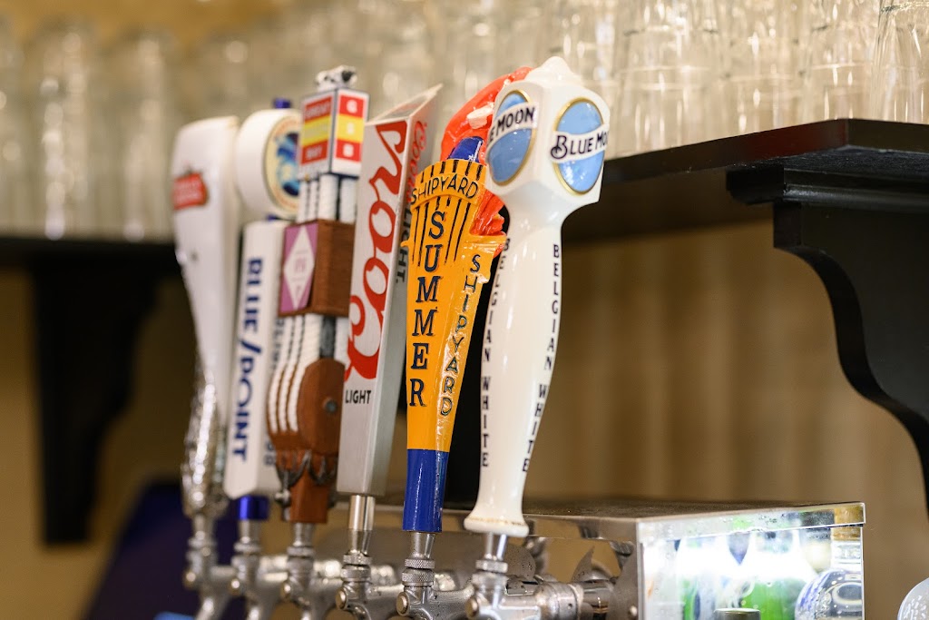 Monroes Restaurant | restaurant | 199 Post Ave, Westbury, NY 11590, USA | 5164164181 OR +1 516-416-4181