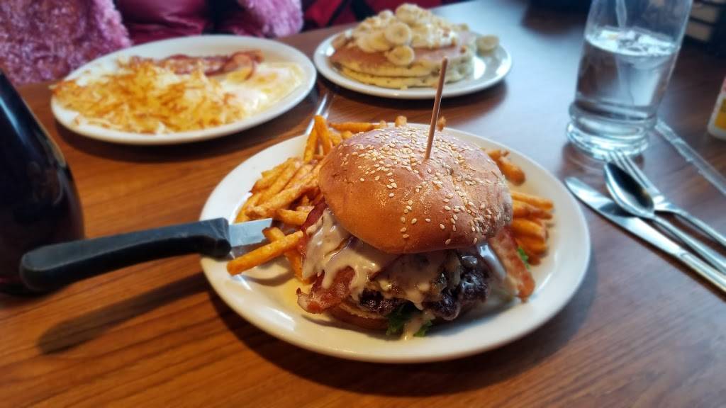 Dennys | restaurant | 17 Algonquin Rd, Arlington Heights, IL 60005, USA | 8475933240 OR +1 847-593-3240