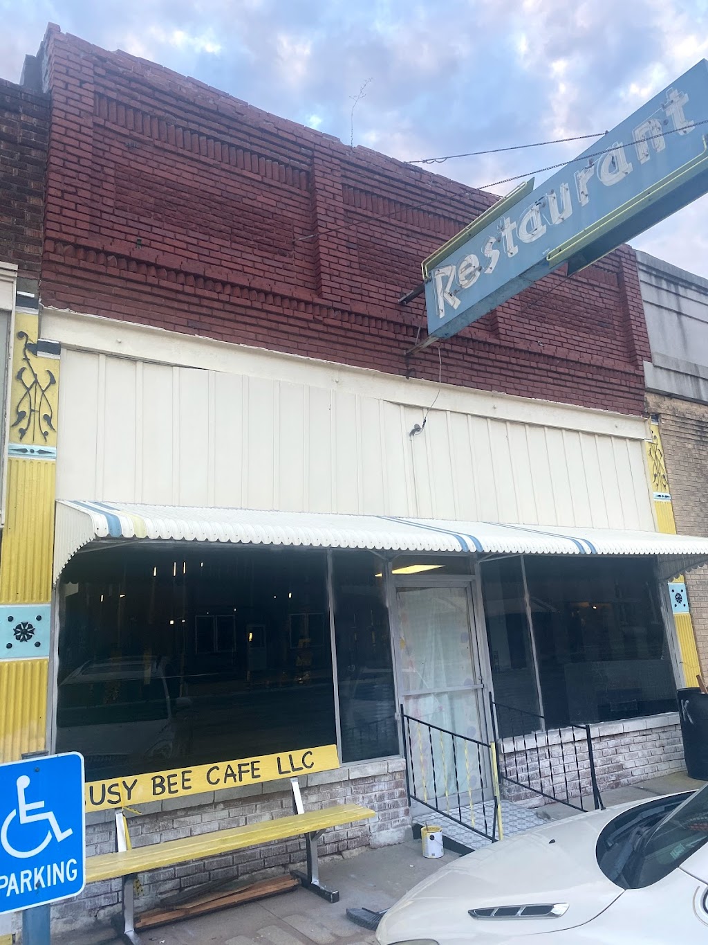 Busy Bee Café LLC | restaurant | 111 N N Co Rd A, Braymer, MO 64624, USA | 6606452811 OR +1 660-645-2811