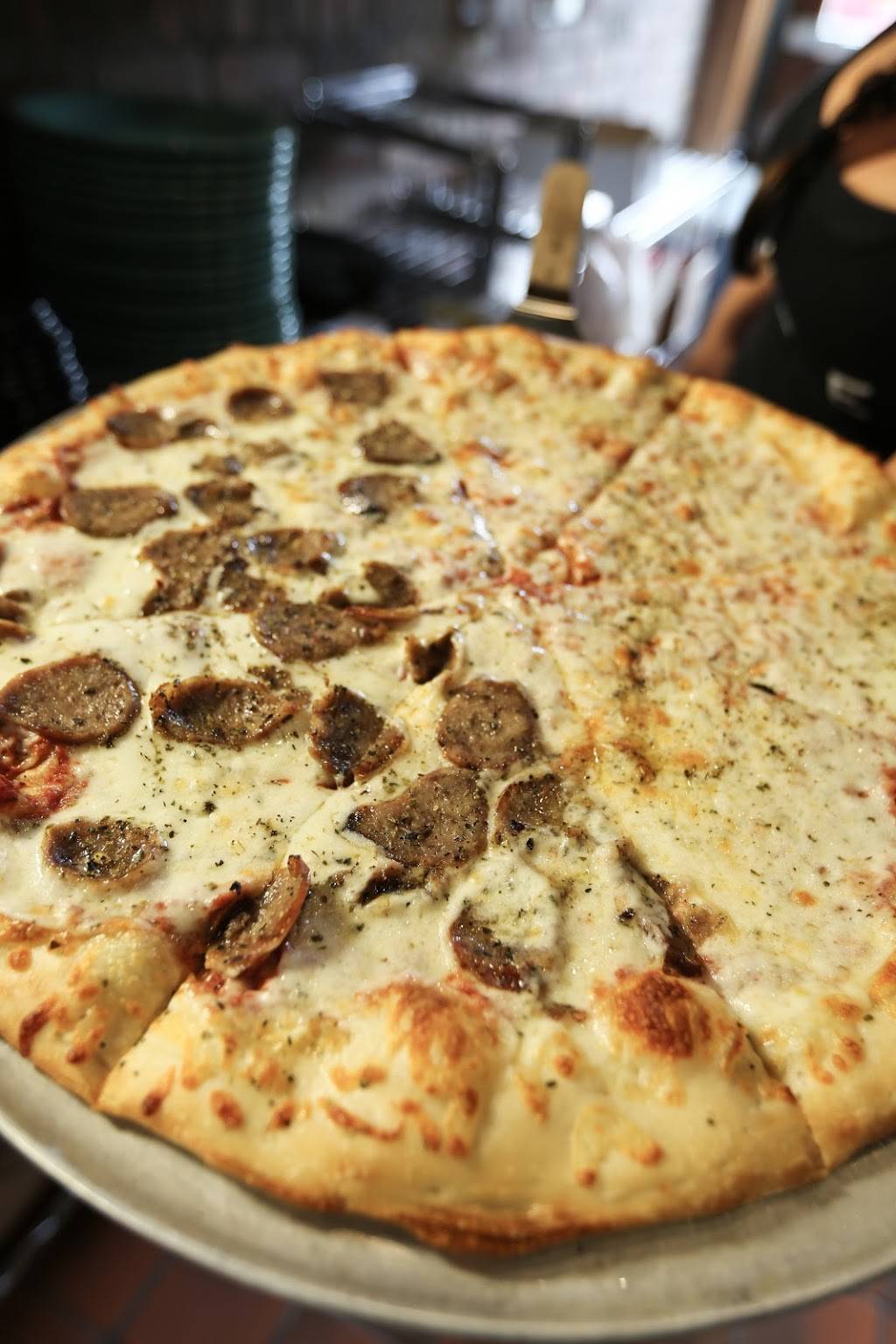 Slice of Life Pizzeria & Pub Downtown | restaurant | 125 Market St, Wilmington, NC 28401, USA | 9102519444 OR +1 910-251-9444