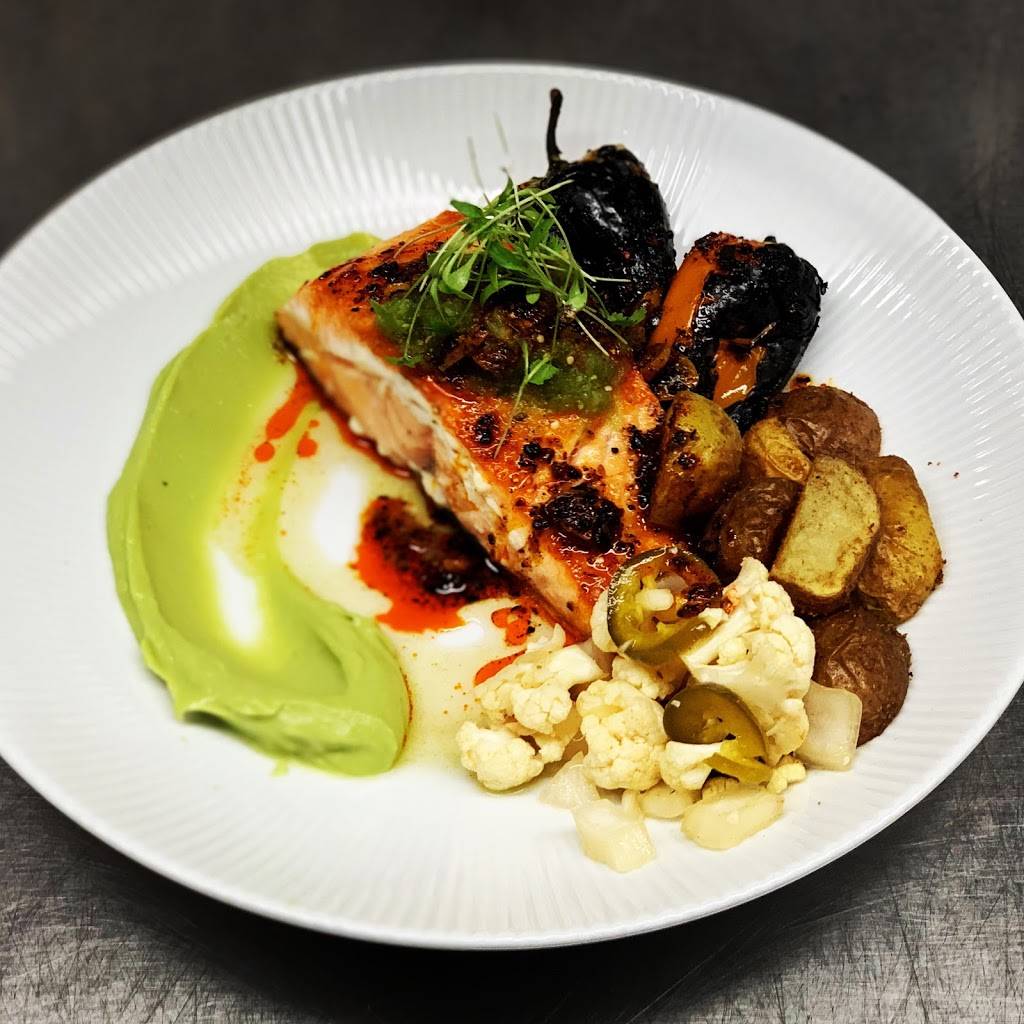 Seasoning Bistro | restaurant | 506 Public Square, Benton, IL 62812, USA | 6184393003 OR +1 618-439-3003