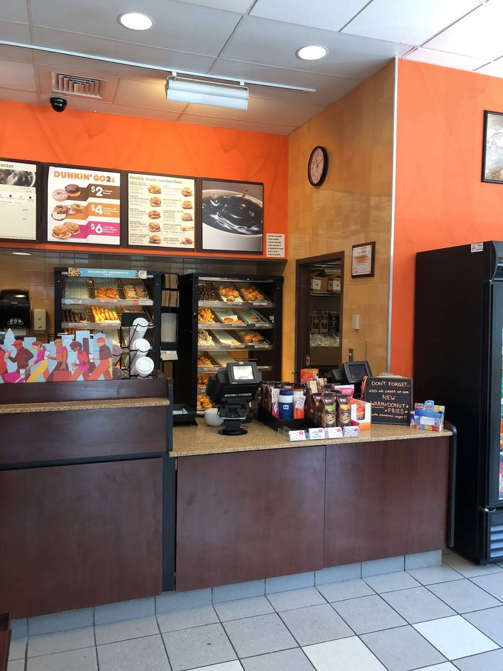 Dunkin | cafe | 369 E Main St, Thomaston, CT 06787, USA | 8602836763 OR +1 860-283-6763