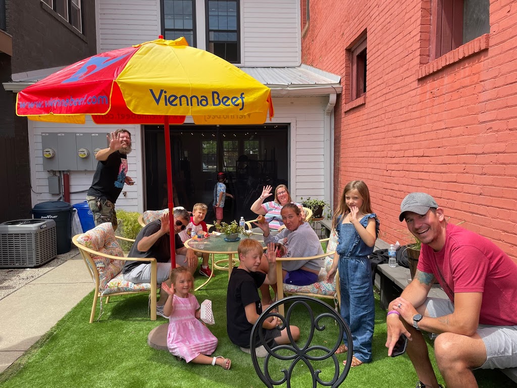 Aussem Dogs | meal takeaway | 624 Court St, Ottawa, IL 61350, USA | 8153434940 OR +1 815-343-4940