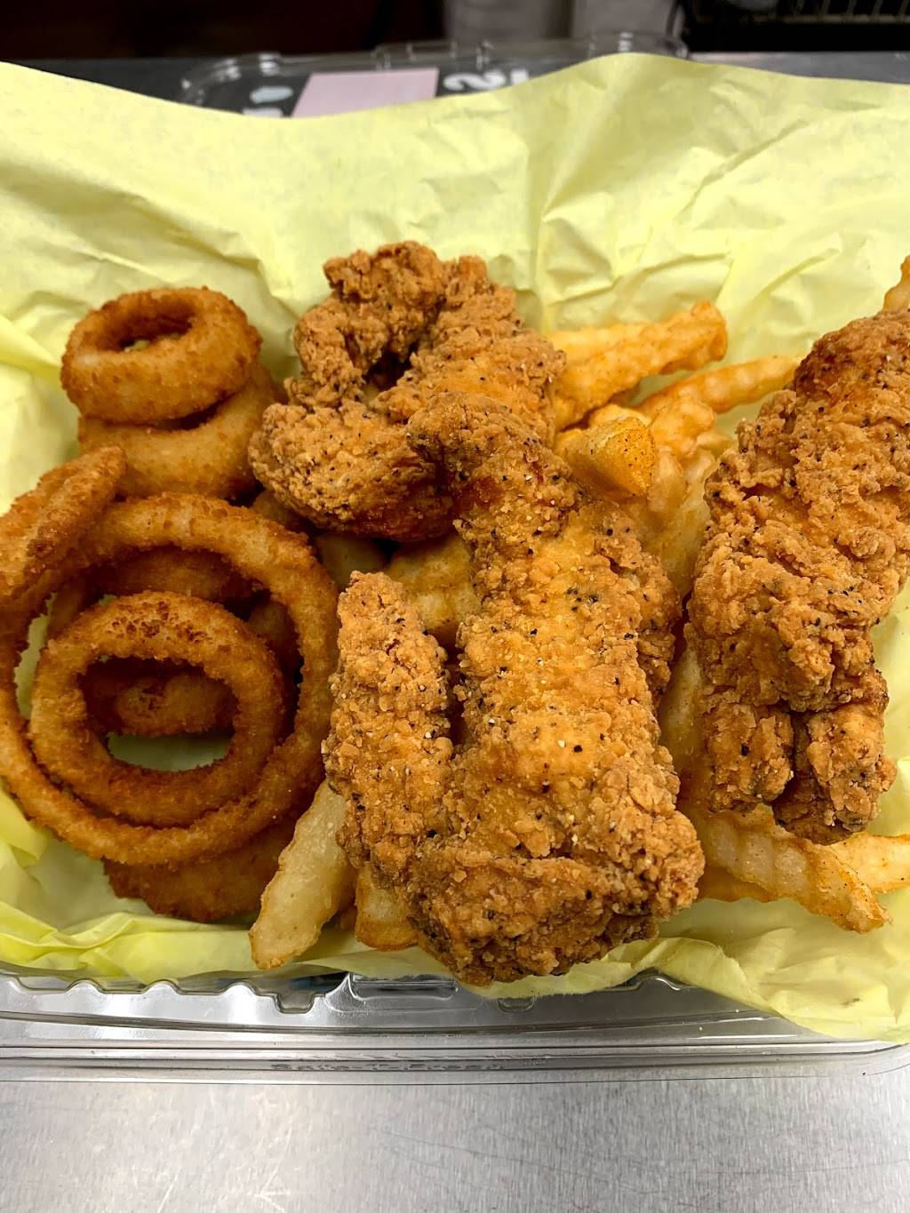 The burger joint | restaurant | 2459 N 10th Ave, Hanford, CA 93230, USA | 5596703986 OR +1 559-670-3986