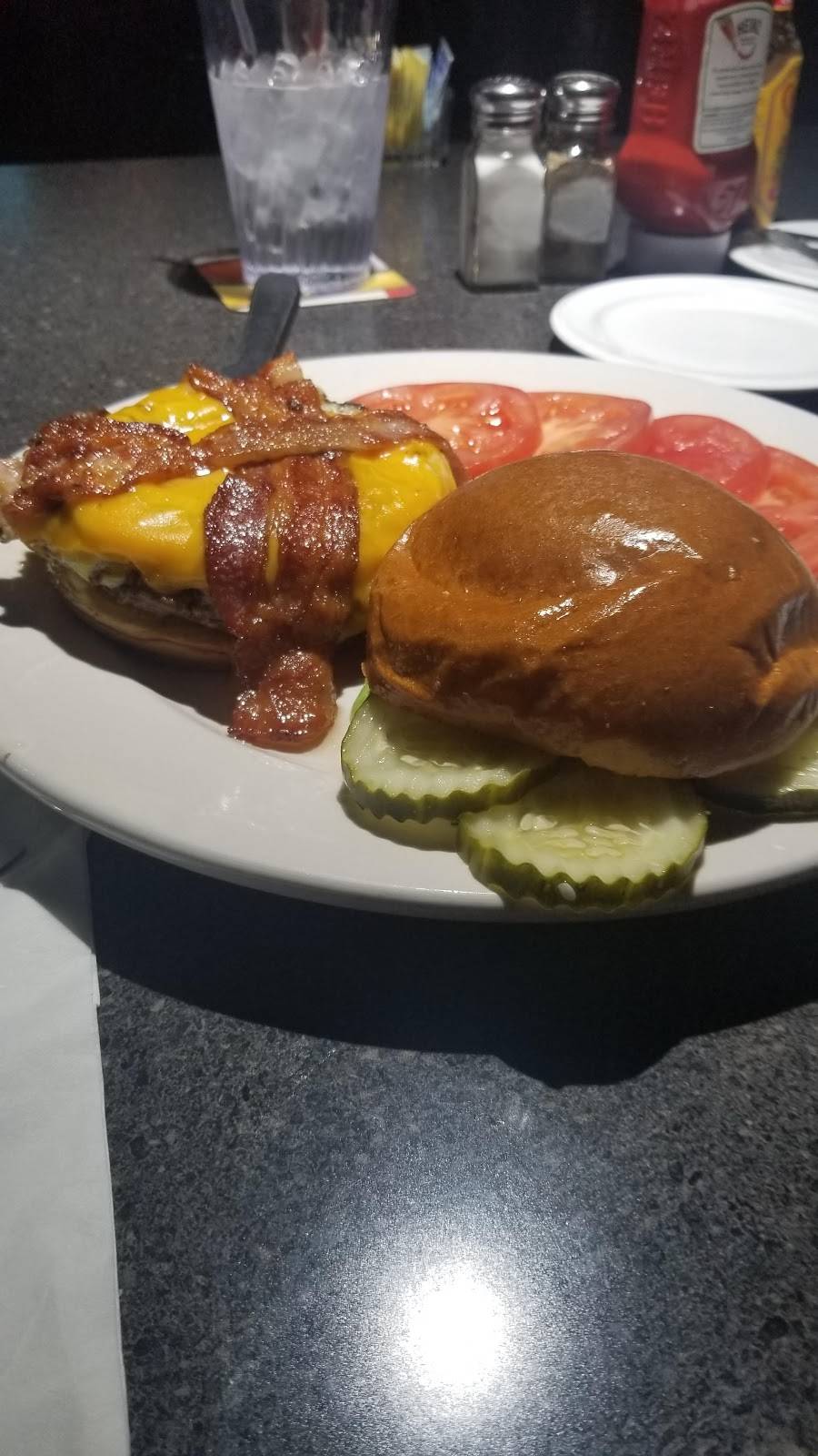 Charlies Down Under | restaurant | 1950 N Buffalo Dr, Las Vegas, NV 89128, USA | 7028045172 OR +1 702-804-5172