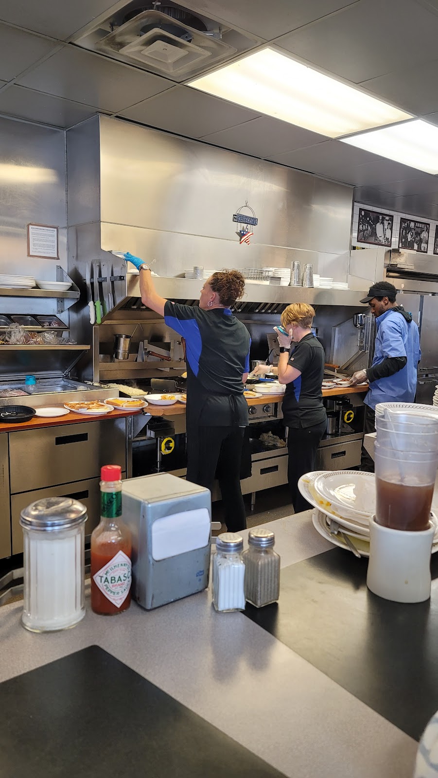 Waffle House | restaurant | 2110 Coulter St S, Amarillo, TX 79106, USA | 8063591125 OR +1 806-359-1125