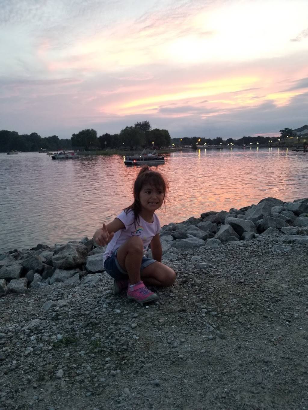 Corner Gardens Bar & Grill | restaurant | 317 Main St, Warsaw, MO 65355, USA | 6604387637 OR +1 660-438-7637