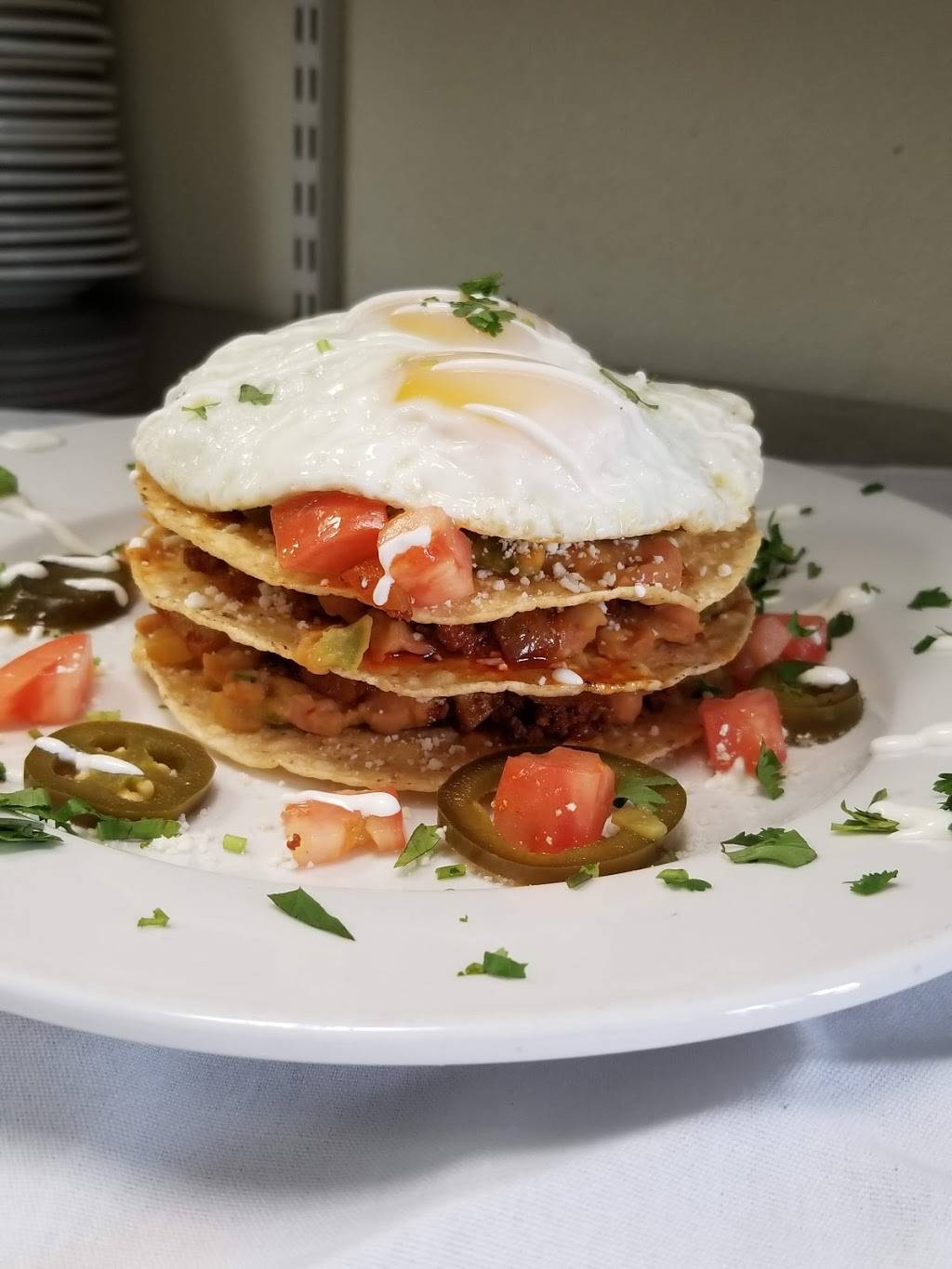 Cocina TARASCAS Mexican Restaurant | restaurant | 2585 N Clark St, Chicago, IL 60614, USA | 7735492595 OR +1 773-549-2595