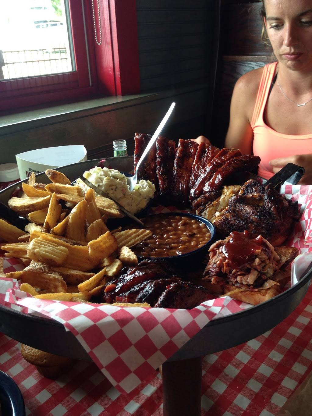 Famous Daves Bar-B-Que | restaurant | 1 Cedar Point Dr, Sandusky, OH 44870, USA | 4196092054 OR +1 419-609-2054