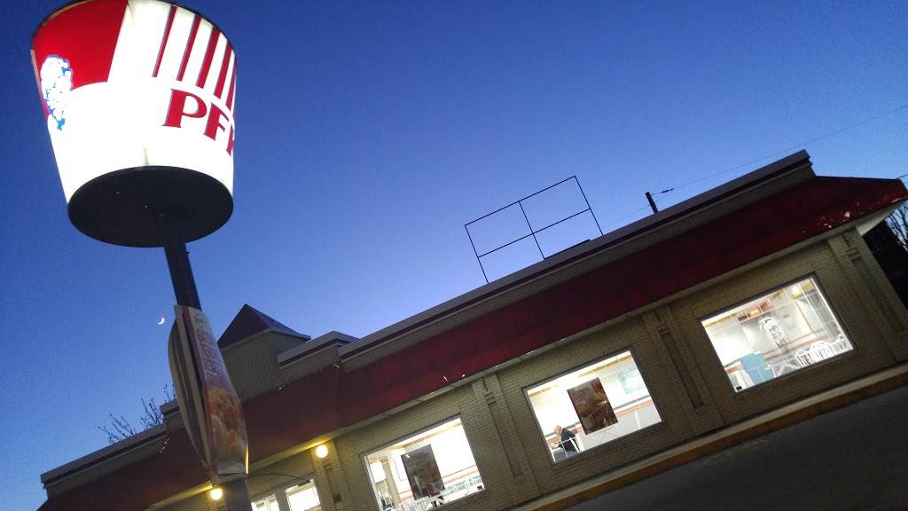 PFK | meal takeaway | 1080 Boulevard des Récollets, Trois-Rivières, QC G8Z 3X1, Canada | 8193794510 OR +1 819-379-4510