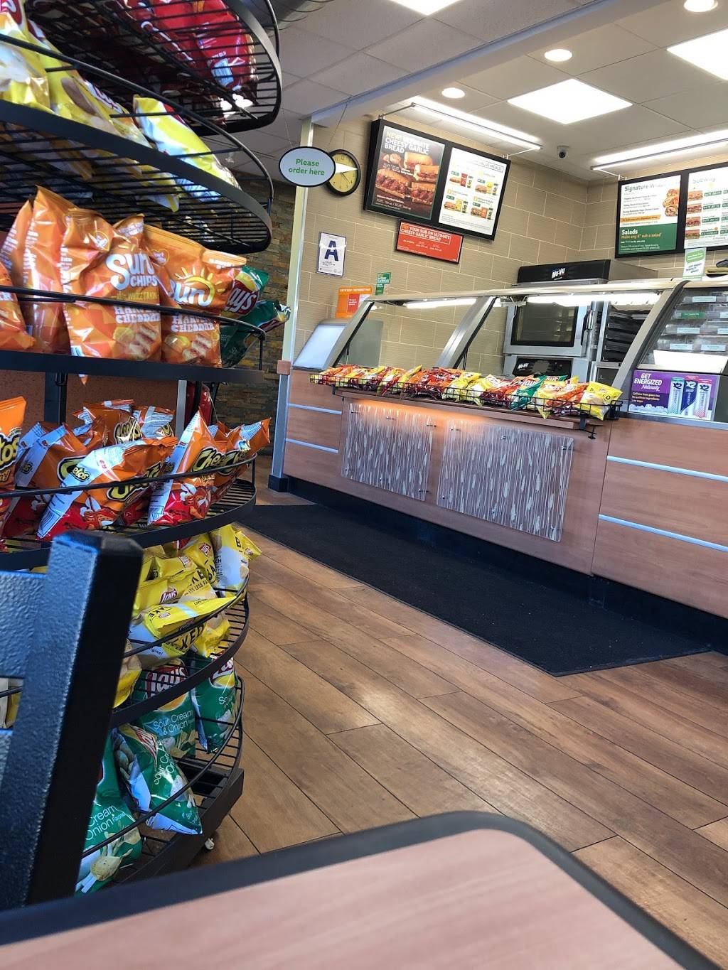 Subway | restaurant | 3067 N Holton St, Milwaukee, WI 53212, USA | 4142048880 OR +1 414-204-8880