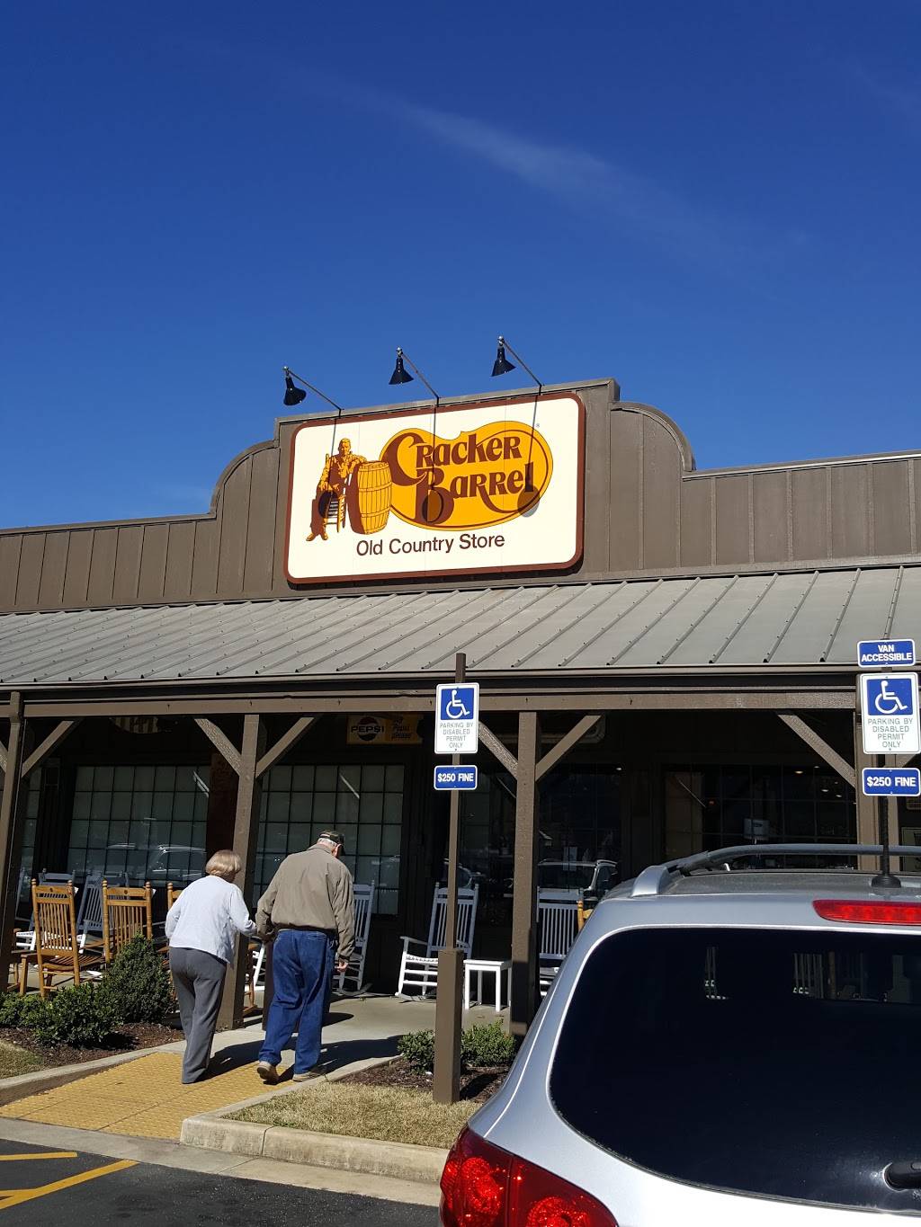 Cracker Barrel Old Country Store | restaurant | 655 Cahaba Valley Rd, Pelham, AL 35124, USA | 2059871555 OR +1 205-987-1555