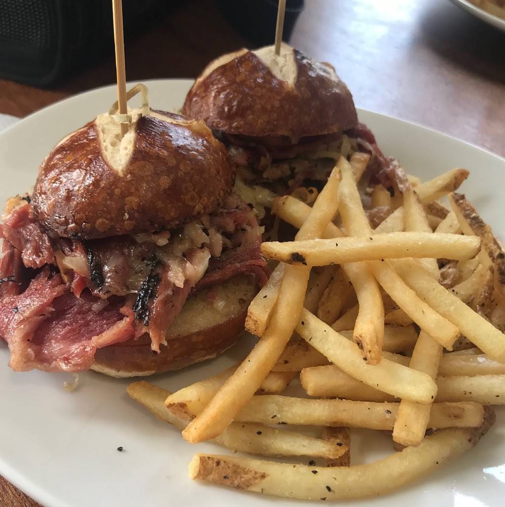 105 Social House | restaurant | 75 CO-105, Palmer Lake, CO 80133, USA | 7194812222 OR +1 719-481-2222