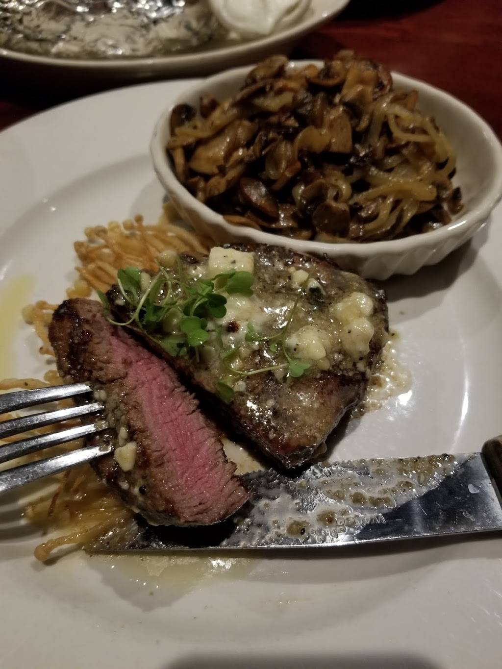 The Lakeside Supper Club and Lounge | night club | 37238 Valley Rd, Oconomowoc, WI 53066, USA | 2625675242 OR +1 262-567-5242