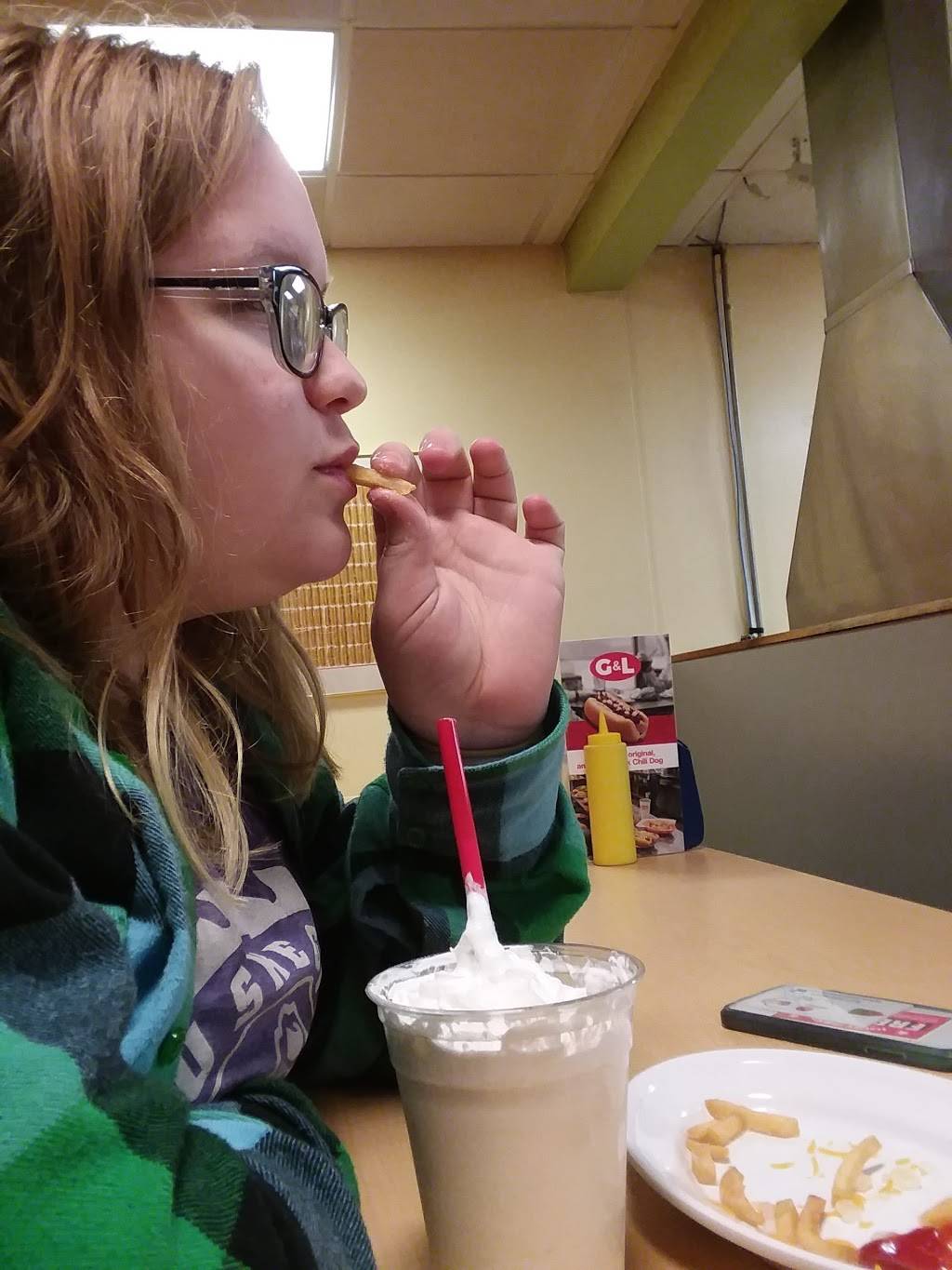 G&L Chili Dogs | meal takeaway | 771 W Sherman Blvd, Norton Shores, MI 49441, USA | 2317331505 OR +1 231-733-1505