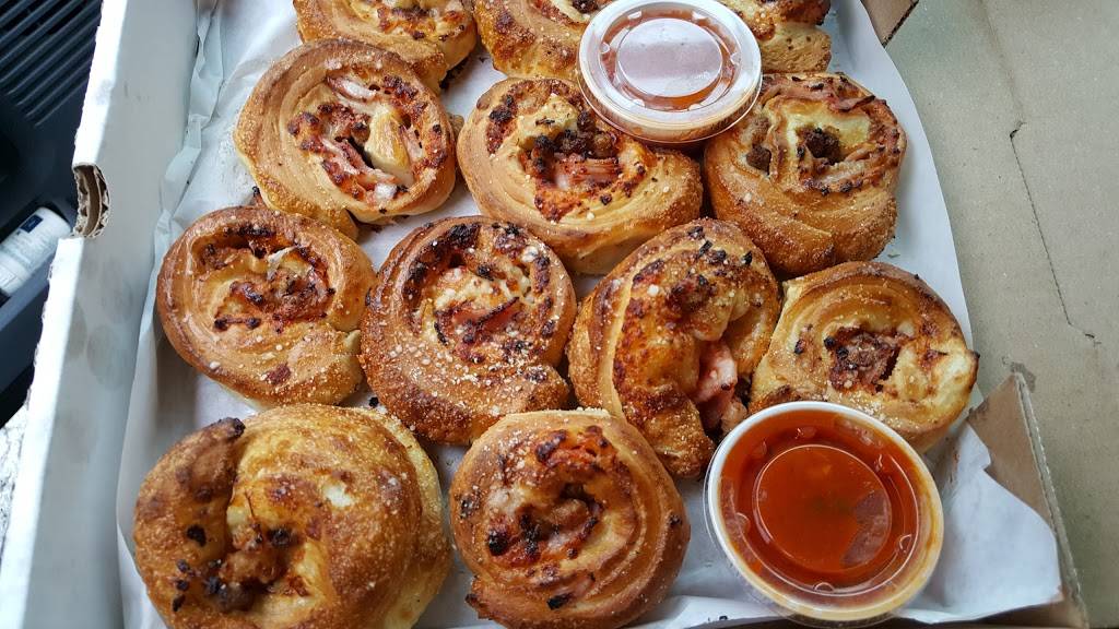 Floridinos Pizza & Pasta | meal takeaway | 50 E Guadalupe Rd #107, Gilbert, AZ 85234, USA | 4805391079 OR +1 480-539-1079