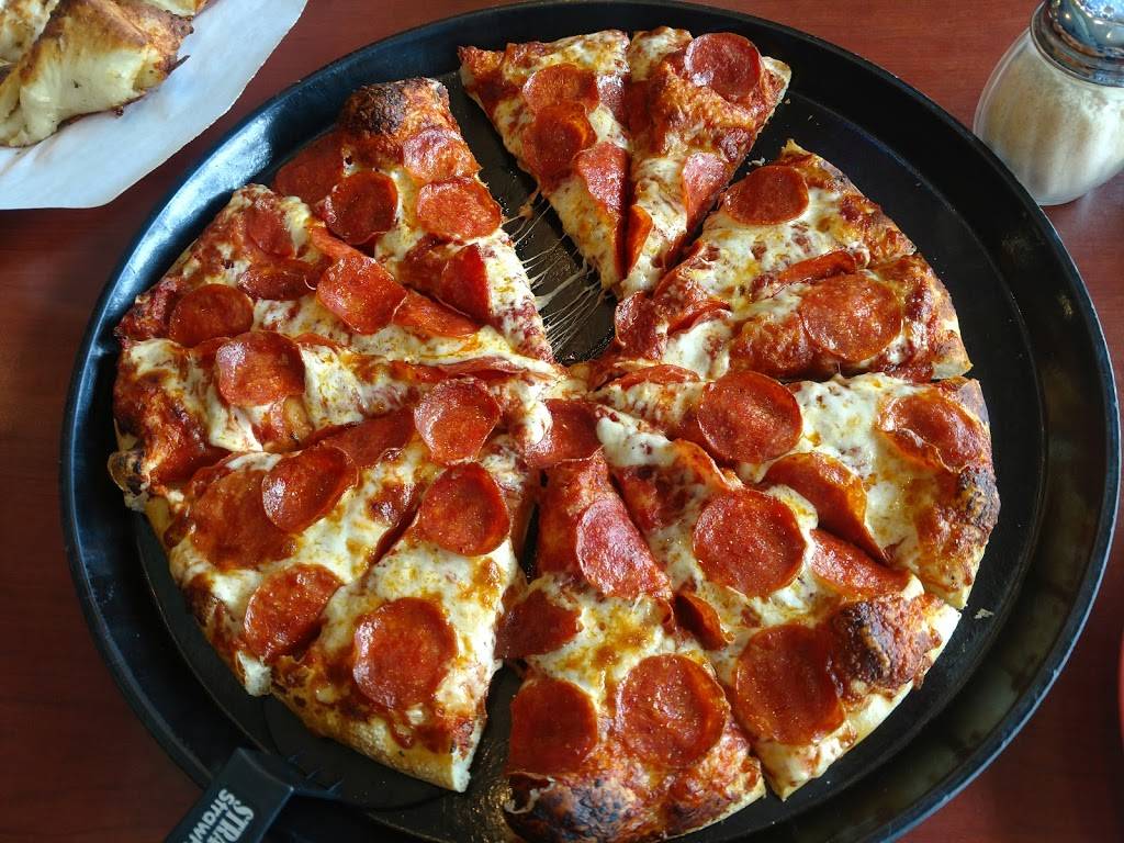 Straw Hat Pizza | restaurant | 1295 Horizon Dr A, Fairfield, CA 94533, USA | 7074218300 OR +1 707-421-8300