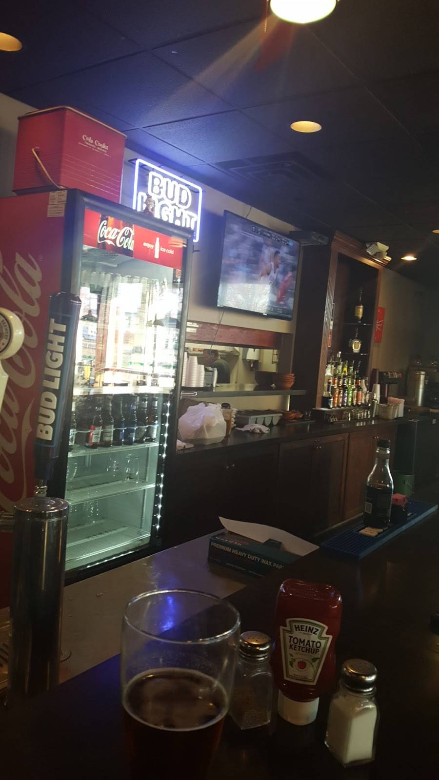 Wings Bar & Grill | restaurant | 1952, 2235 Bauer Rd #1, Batavia, OH 45103, USA | 5137329414 OR +1 513-732-9414