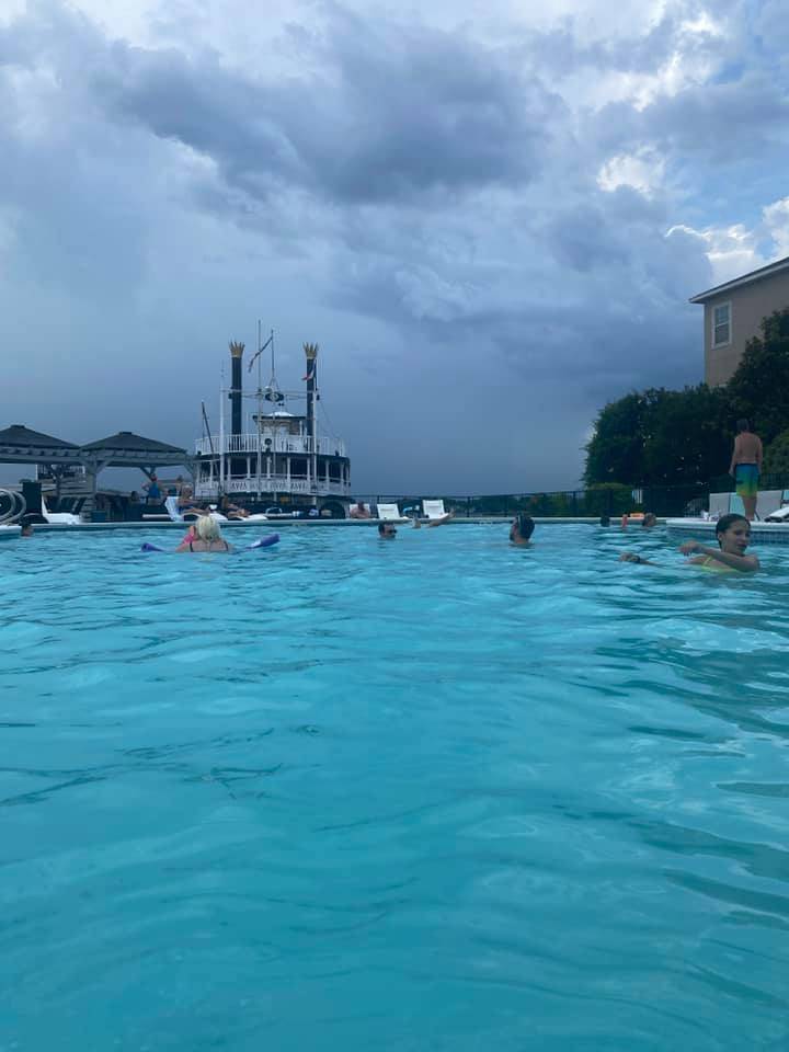 Wave on Lake Conroe | restaurant | 7041 Kingston Cove Ln, Willis, TX 77318, USA | 9366667297 OR +1 936-666-7297