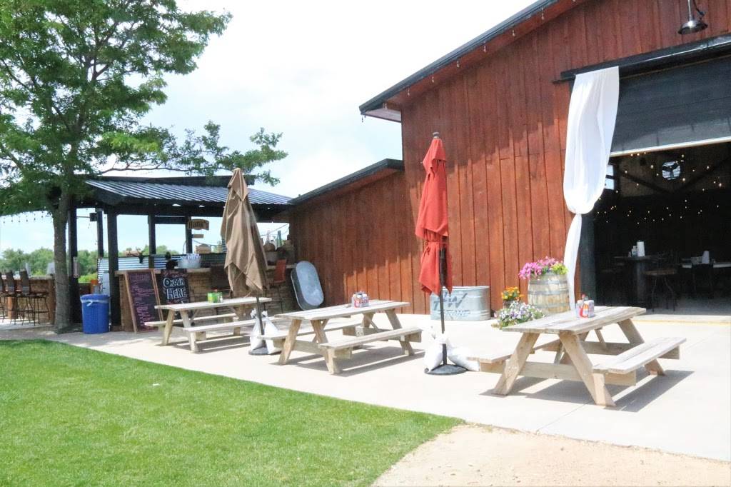 Hanks Bar & Grill | restaurant | 22999 US-34, Greeley, CO 80631, USA | 9705904414 OR +1 970-590-4414