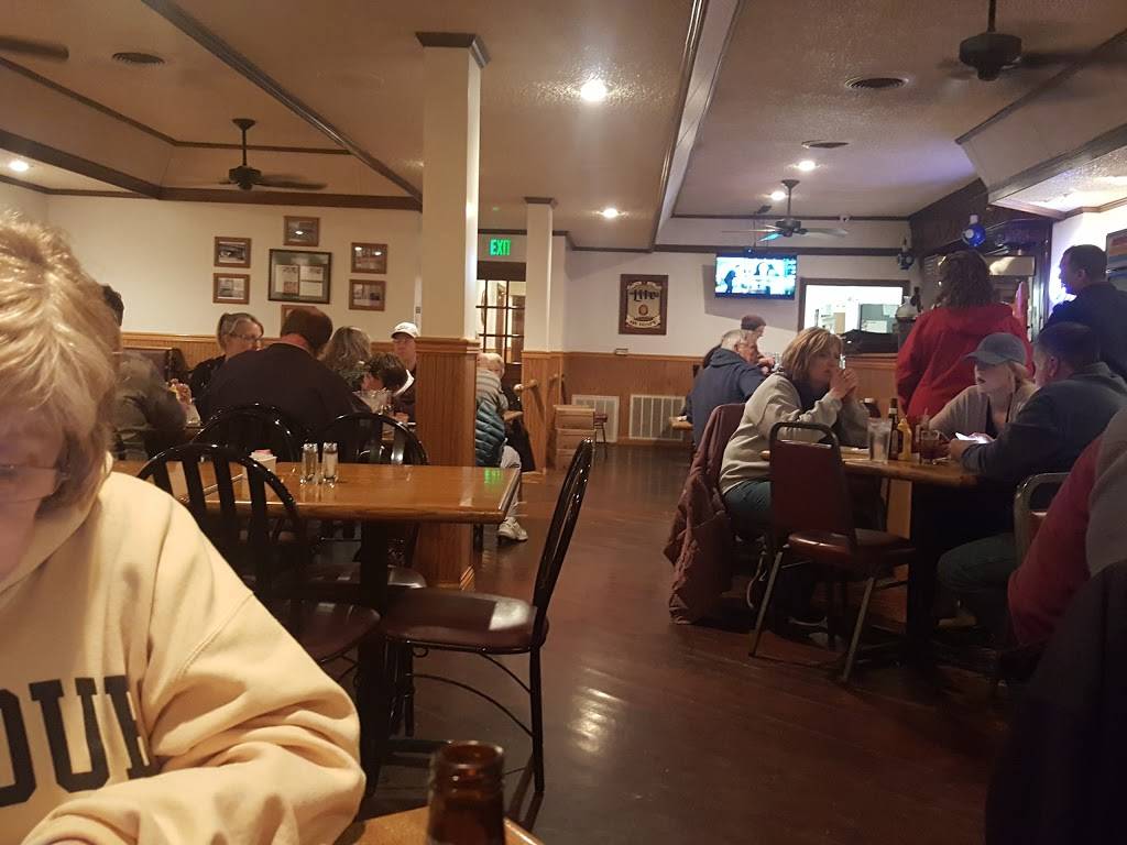 Treeces Restaurant & Lounge | restaurant | 26 W Main St, Rossville, IN 46065, USA | 7653793550 OR +1 765-379-3550