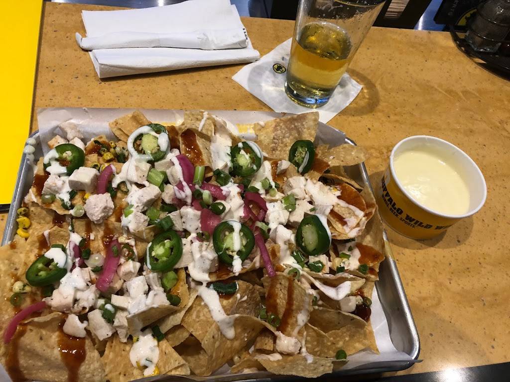 Buffalo Wild Wings | meal takeaway | 15745 15 Mile Rd, Clinton Twp, MI 48035, USA | 5862939500 OR +1 586-293-9500