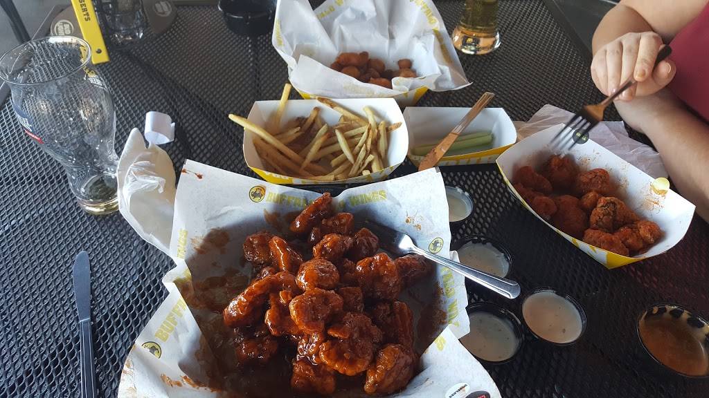 Buffalo Wild Wings | meal takeaway | 2413 N Maize Rd Suite 105, Wichita, KS 67205, USA | 3167229464 OR +1 316-722-9464