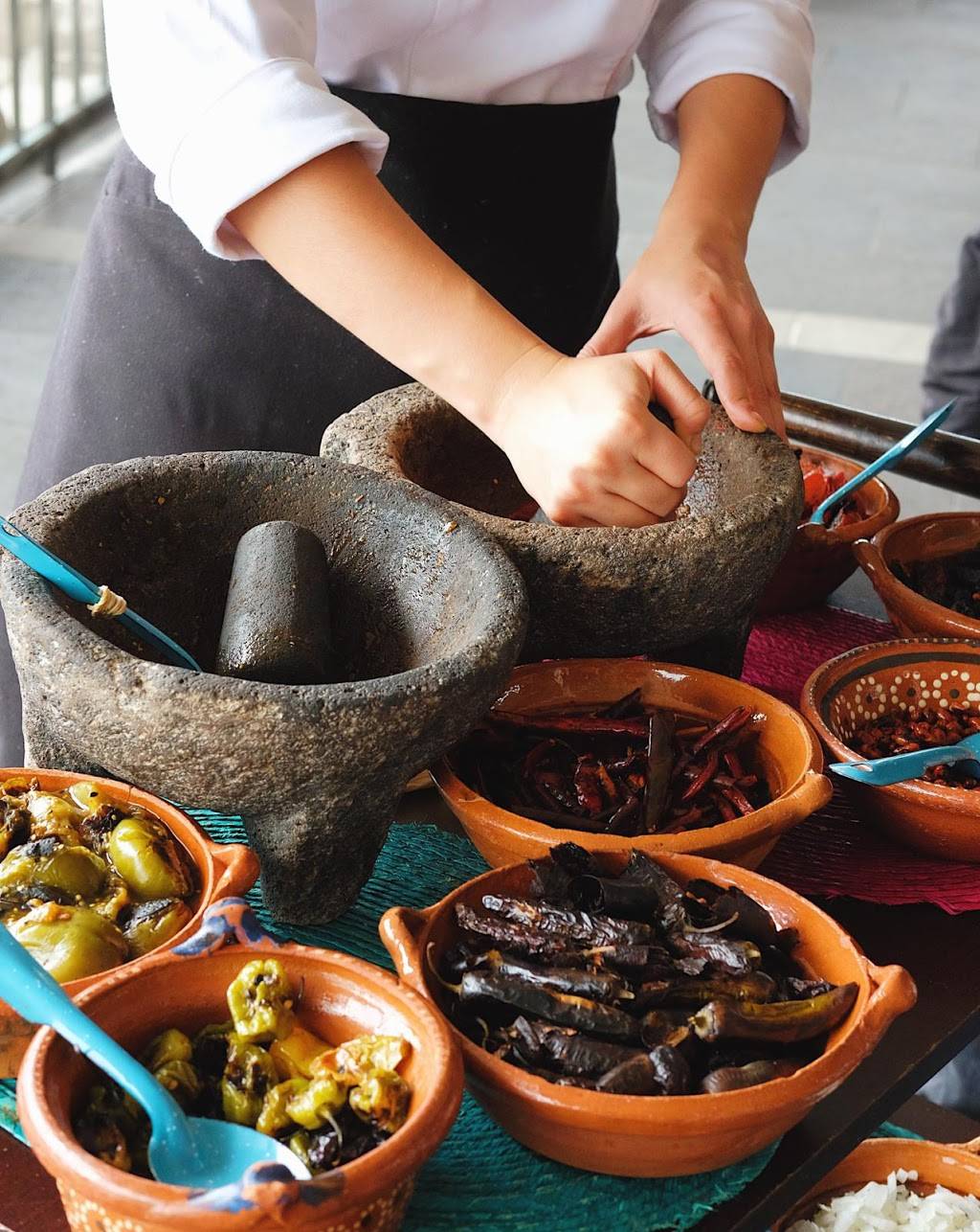 Hola Tacos | restaurant | 12102 Madison Ave, Lakewood, OH 44107, USA | 2168014666 OR +1 216-801-4666