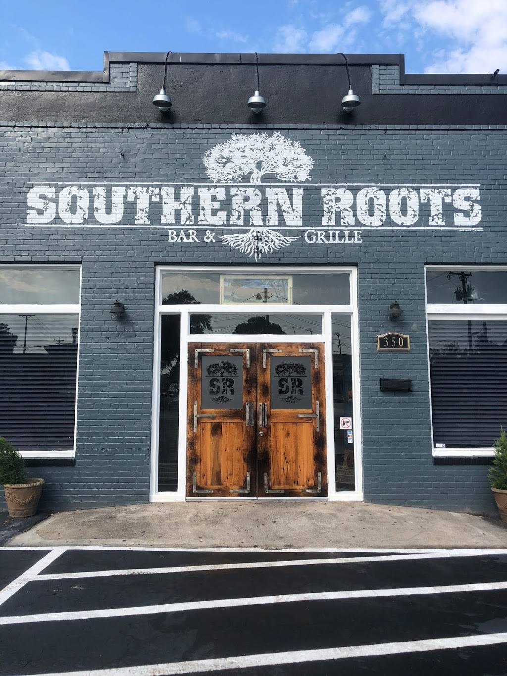 Southern Roots Bar & Grille | restaurant | 350 E Franklin St, Monroe, NC 28112, USA | 7047769556 OR +1 704-776-9556