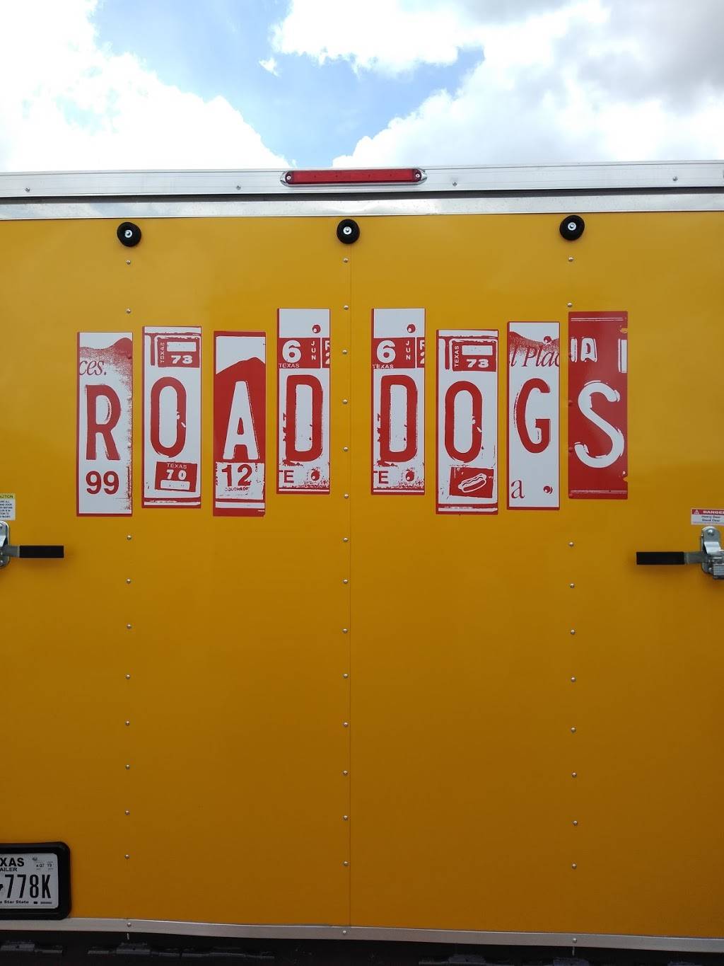 Road Dogs NB | restaurant | 338 Gruene Rd, New Braunfels, TX 78130, USA | 8307087003 OR +1 830-708-7003