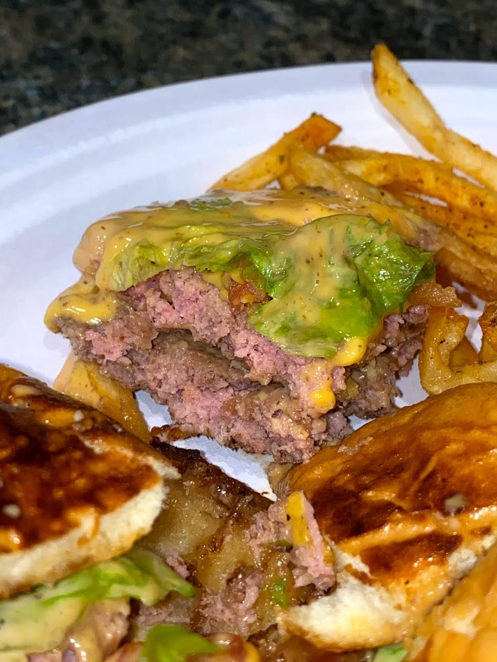 Hat Creek Burger Co. | restaurant | 870 E, US-114, Roanoke, TX 76262, USA | 8178542004 OR +1 817-854-2004