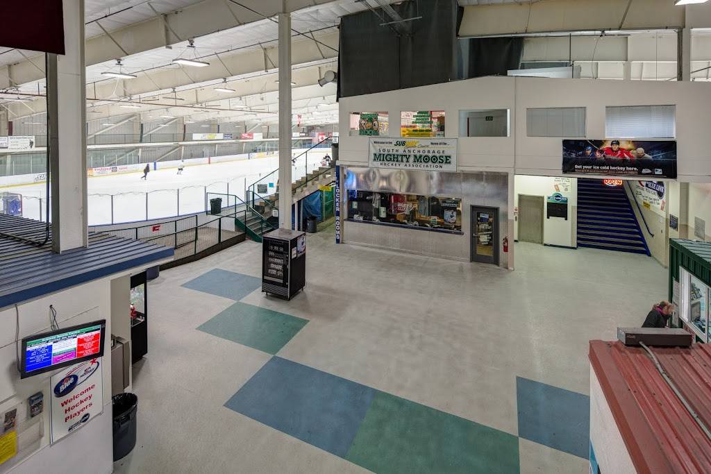 The Blue Line Pub & Cafe | restaurant | 11111 OMalley Centre Dr, Anchorage, AK 99515, USA | 9078684309 OR +1 907-868-4309