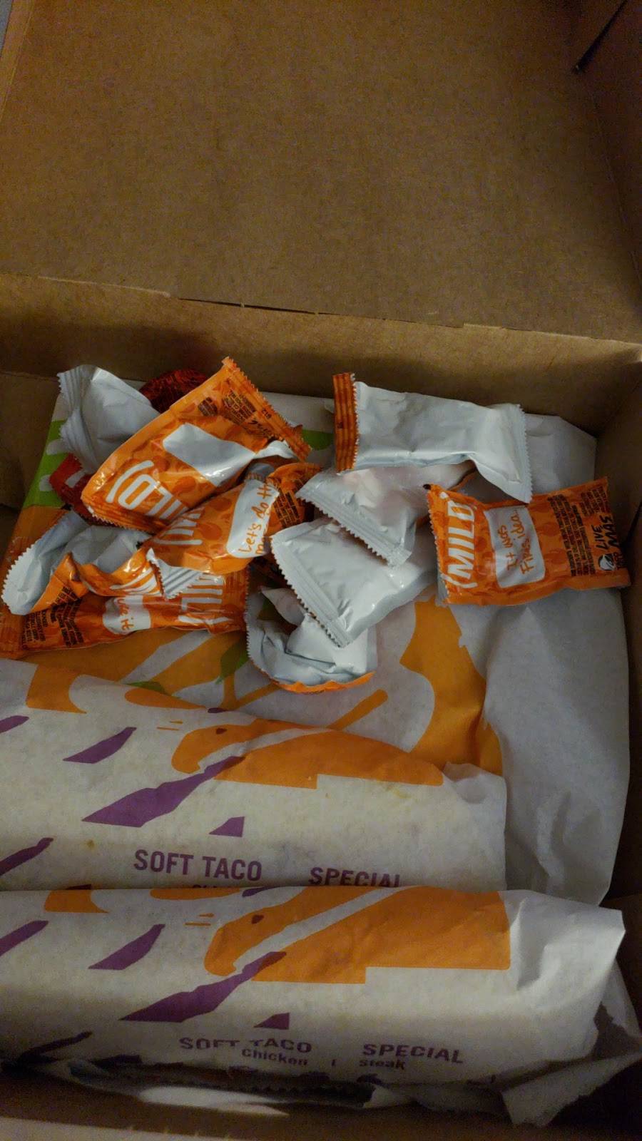 Taco Bell | meal takeaway | 1153 W McClain Ave, Scottsburg, IN 47170, USA | 8127524551 OR +1 812-752-4551