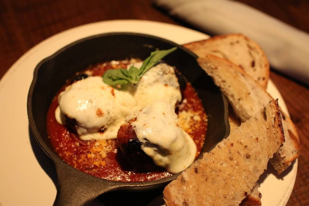 Angelos Wine Bar | restaurant | 3026 W Montrose Ave, Chicago, IL 60618, USA | 7735390111 OR +1 773-539-0111