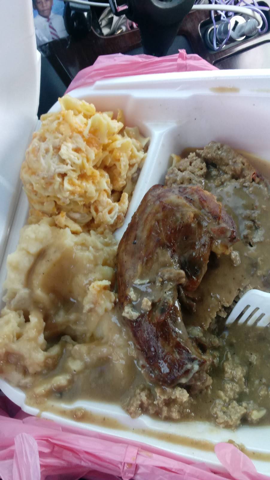 Chef Marilyns, Queen of Down Home Southern Goodies | meal takeaway | 2638 Crenshaw Blvd, Los Angeles, CA 90016, USA | 3237378101 OR +1 323-737-8101