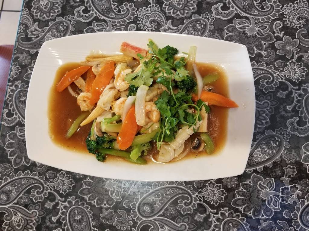 Les Pho | restaurant | W63N146 Washington Ave, Cedarburg, WI 53012, USA | 2622048169 OR +1 262-204-8169