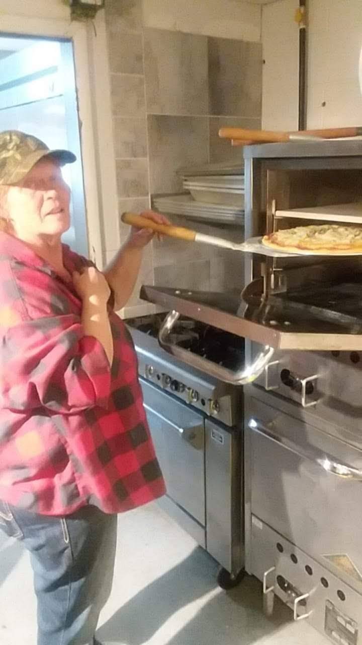 D&Bs Filling Station | restaurant | 601 Main St, Friendship, WI 53934, USA | 6083399441 OR +1 608-339-9441