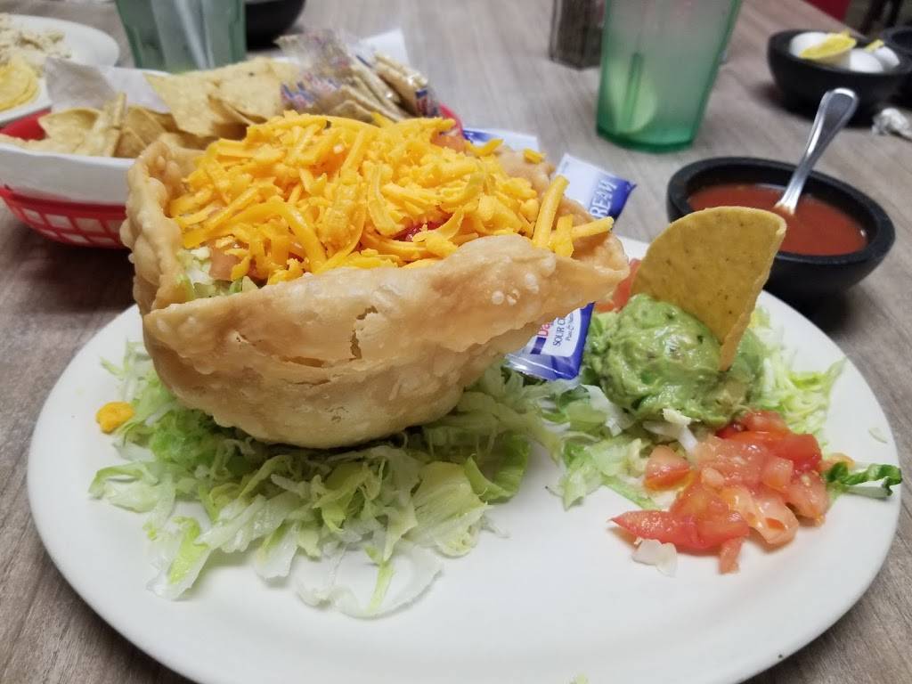 El Patio Restaurant | restaurant | 548 W Main St, Port Lavaca, TX 77979, USA | 3615526316 OR +1 361-552-6316