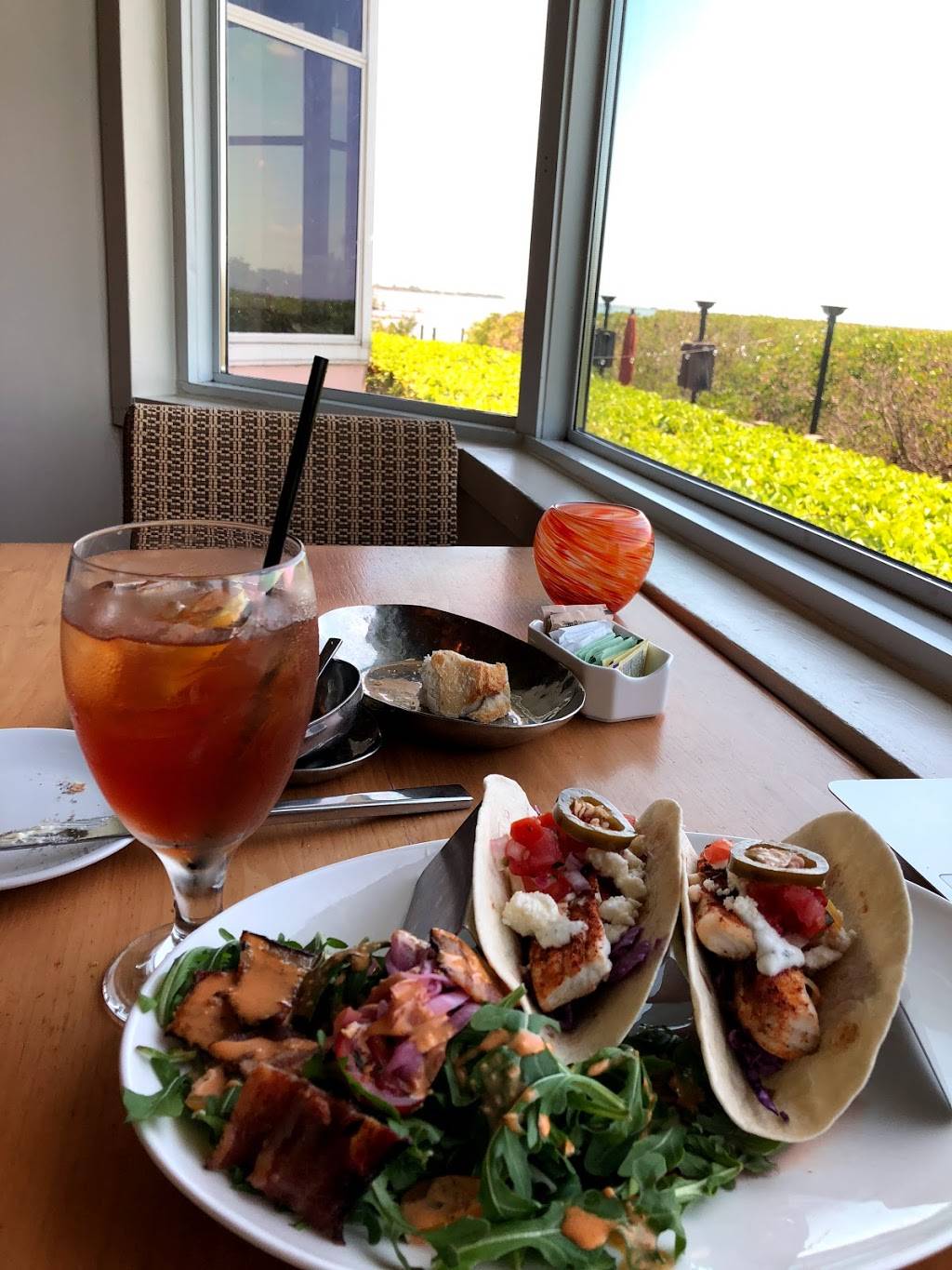 Oystercatchers | restaurant | 2900 Bayport Dr, Tampa, FL 33607, USA | 8132076815 OR +1 813-207-6815