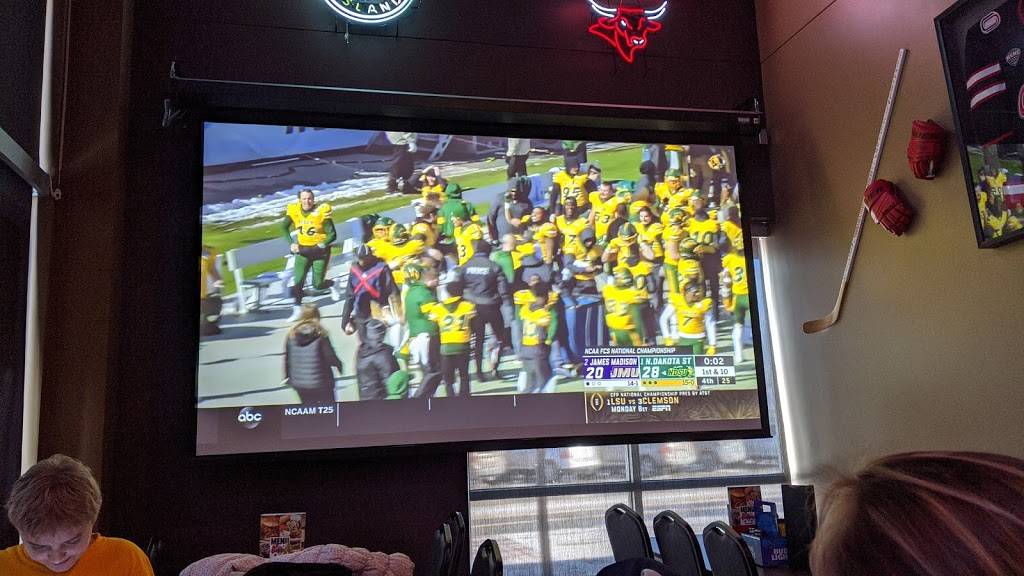 DJs Dugout Sports Bar - Aksarben Village | restaurant | 2102 S 67th St, Omaha, NE 68106, USA | 4029333533 OR +1 402-933-3533