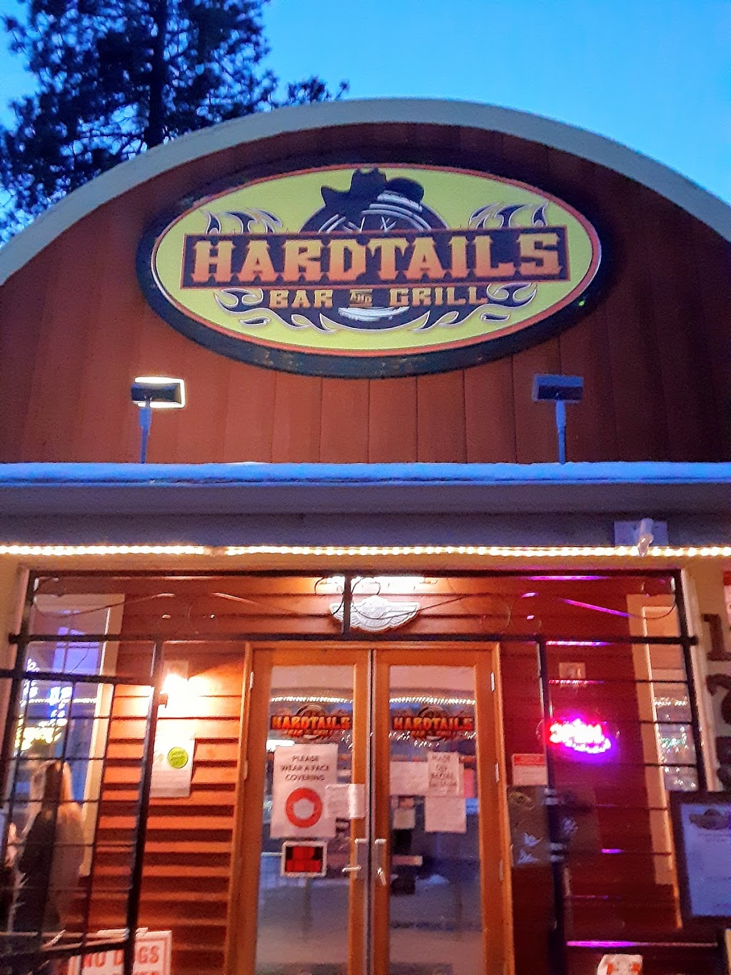 Hardtails Bar & Grill | restaurant | 175 N Larch St, Sisters, OR 97759, USA | 5415496114 OR +1 541-549-6114