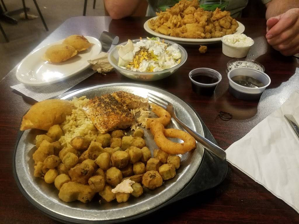 Harbor House Seafood and Steaks | restaurant | 2510 N Roan St, Johnson City, TN 37601, USA | 4232825122 OR +1 423-282-5122