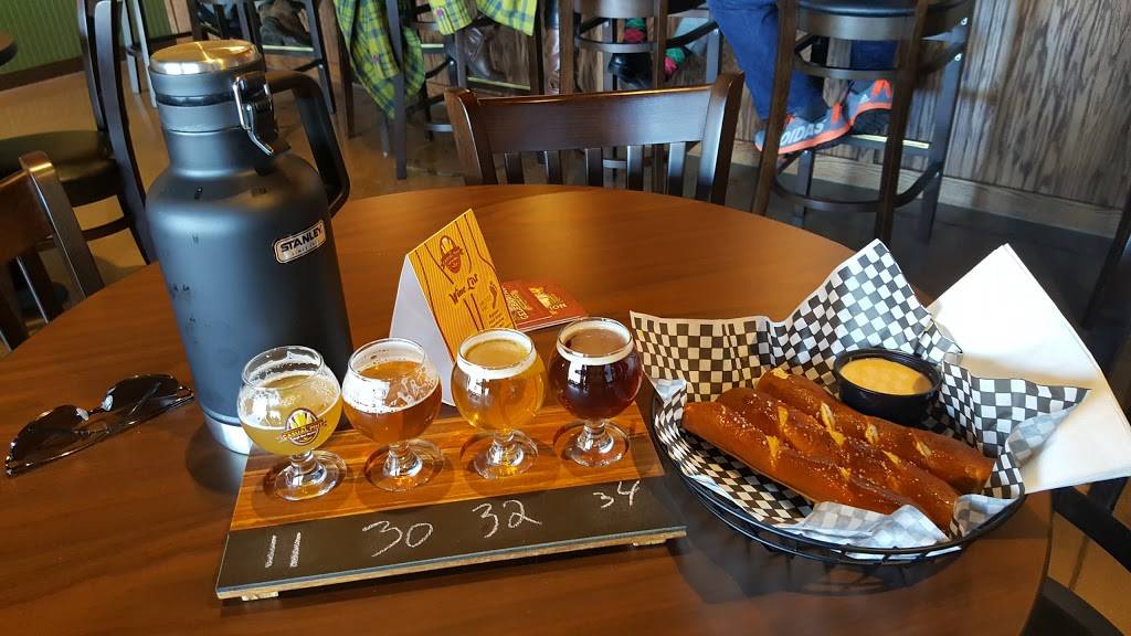 The Casual Pint Oakley Station | restaurant | 3200 Vandercar Way, Cincinnati, OH 45209, USA | 5133512264 OR +1 513-351-2264