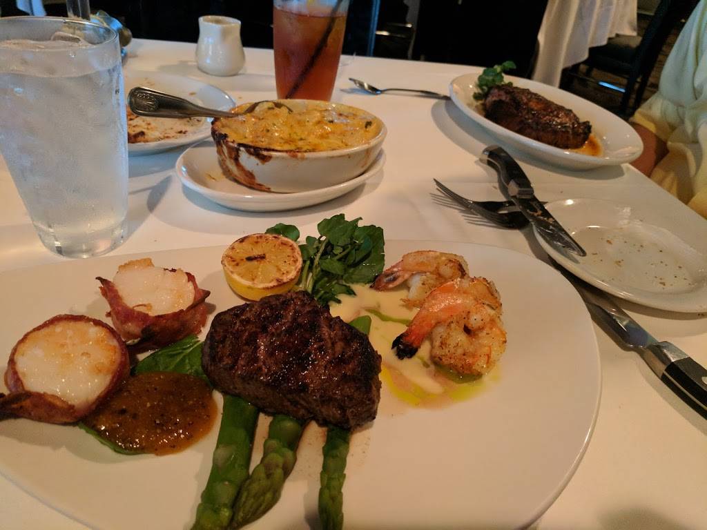 Mortons The Steakhouse | restaurant | 303 Peachtree Center Ave NE, Atlanta, GA 30308, USA | 4045774366 OR +1 404-577-4366