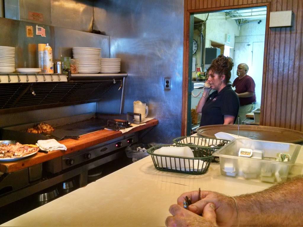 Johnnys Family Restaurant | restaurant | 3023 Mountain Rd, Pasadena, MD 21122, USA | 4102551621 OR +1 410-255-1621