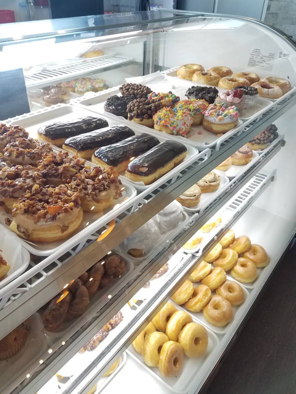 Peñas Donuts & Diner | restaurant | 10555 Pearland Pkwy, Houston, TX 77089, USA | 8328319630 OR +1 832-831-9630